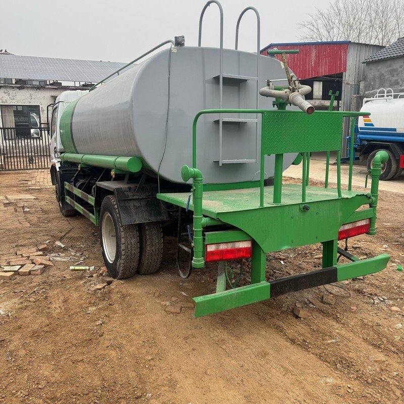 Multifunctional Sprinkler Truck best